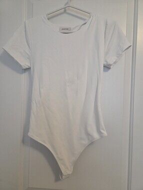 Babaton Contour Crew Short sleeve Bodysuit - Medium
